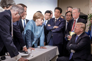 Trump versus Merkel: la battaglia si fa incandescente