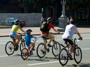 Bici in città: pericolose. Figuriamoci contromano...